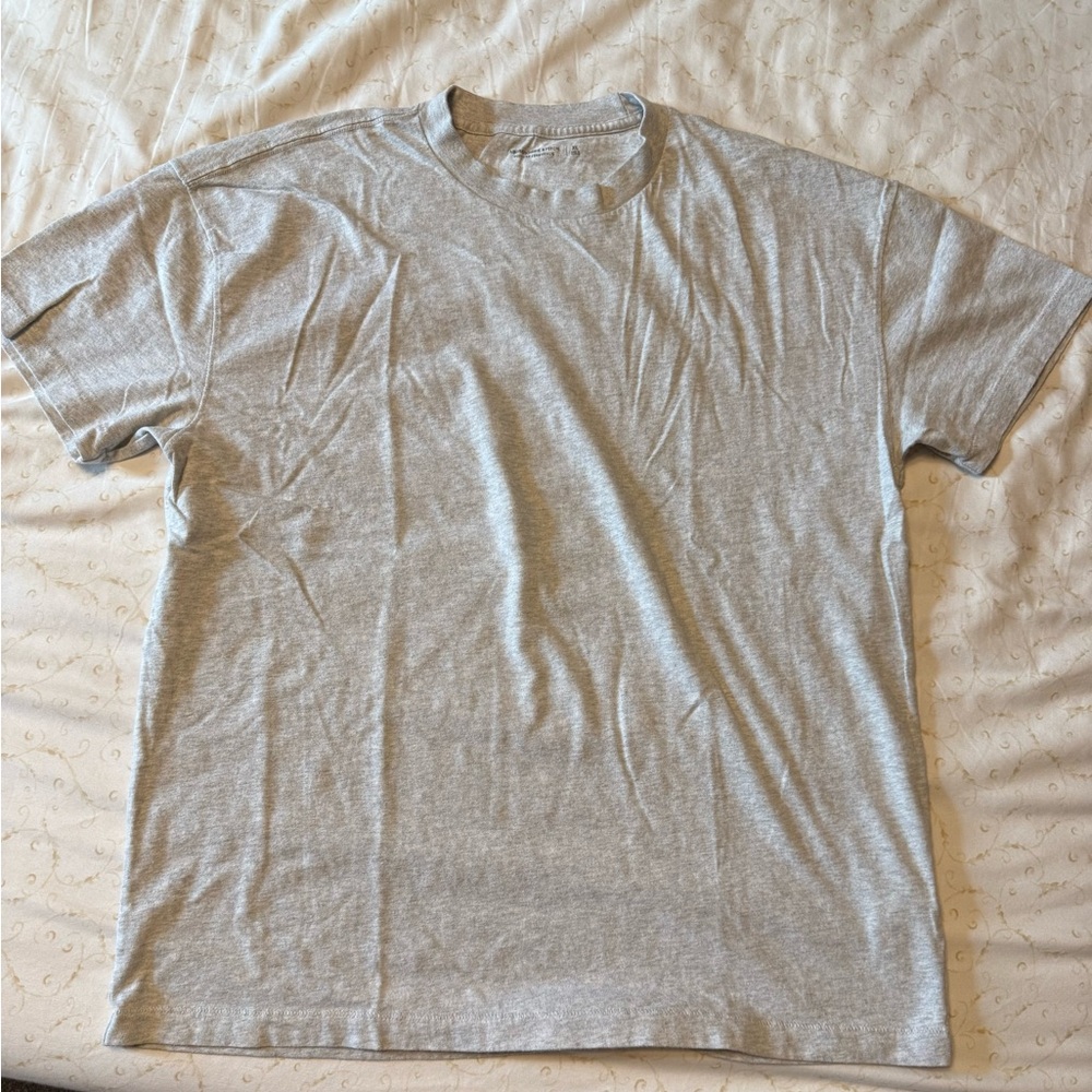 Abercrombie & Fitch Light Gray Short Sleeve Tee